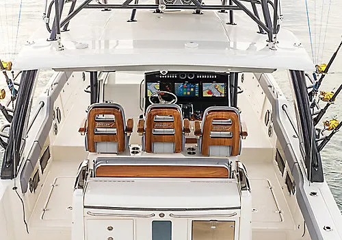Boston Whaler 420 Outrage photo 5
