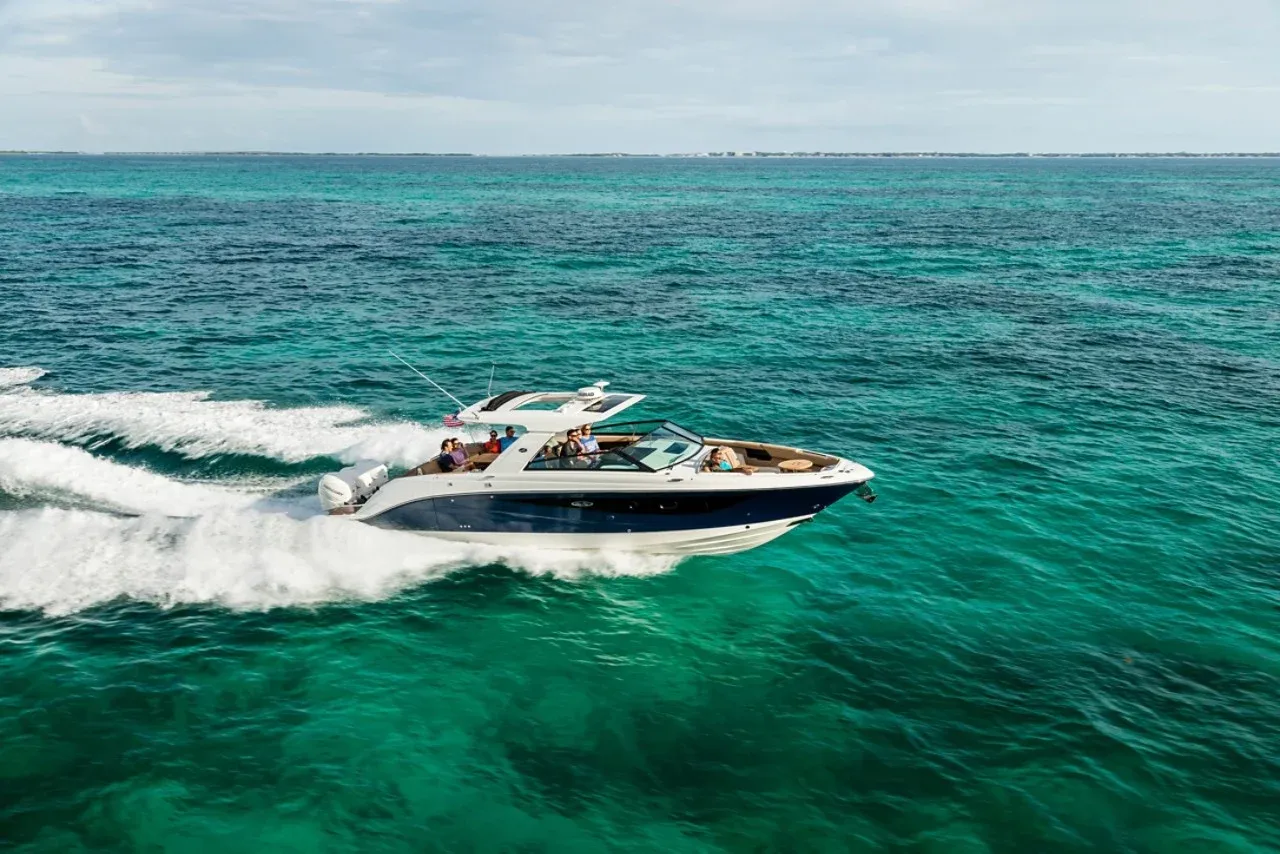 Sea Ray SLX 400 Outboard photo 3