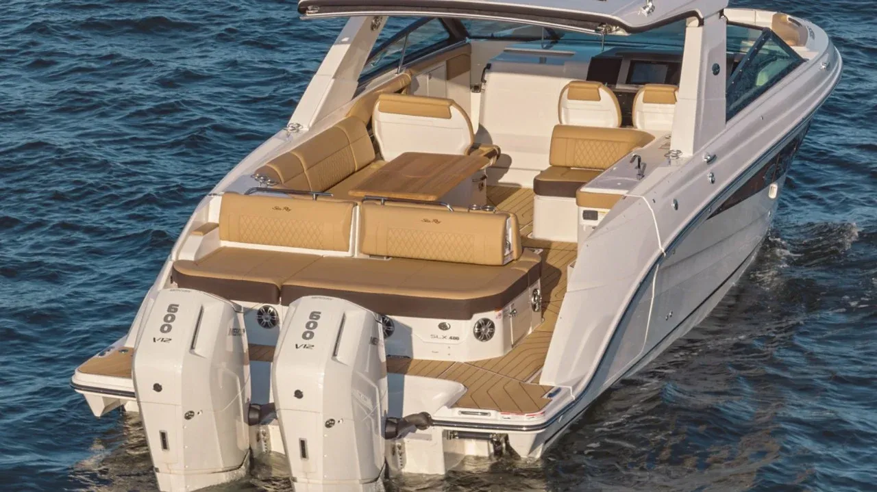 Sea Ray SLX 400 Outboard photo 4