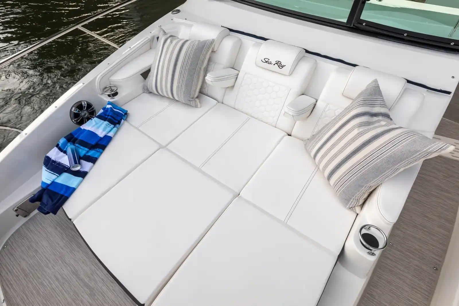 Sea Ray Sundancer 320 photo 2
