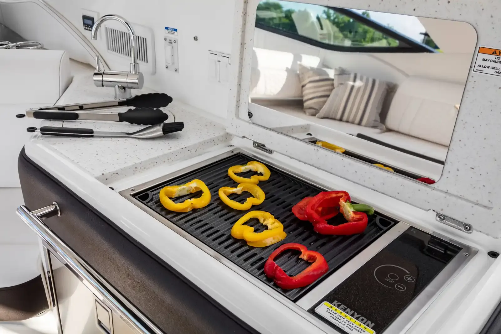 Sea Ray Sundancer 320 photo 4