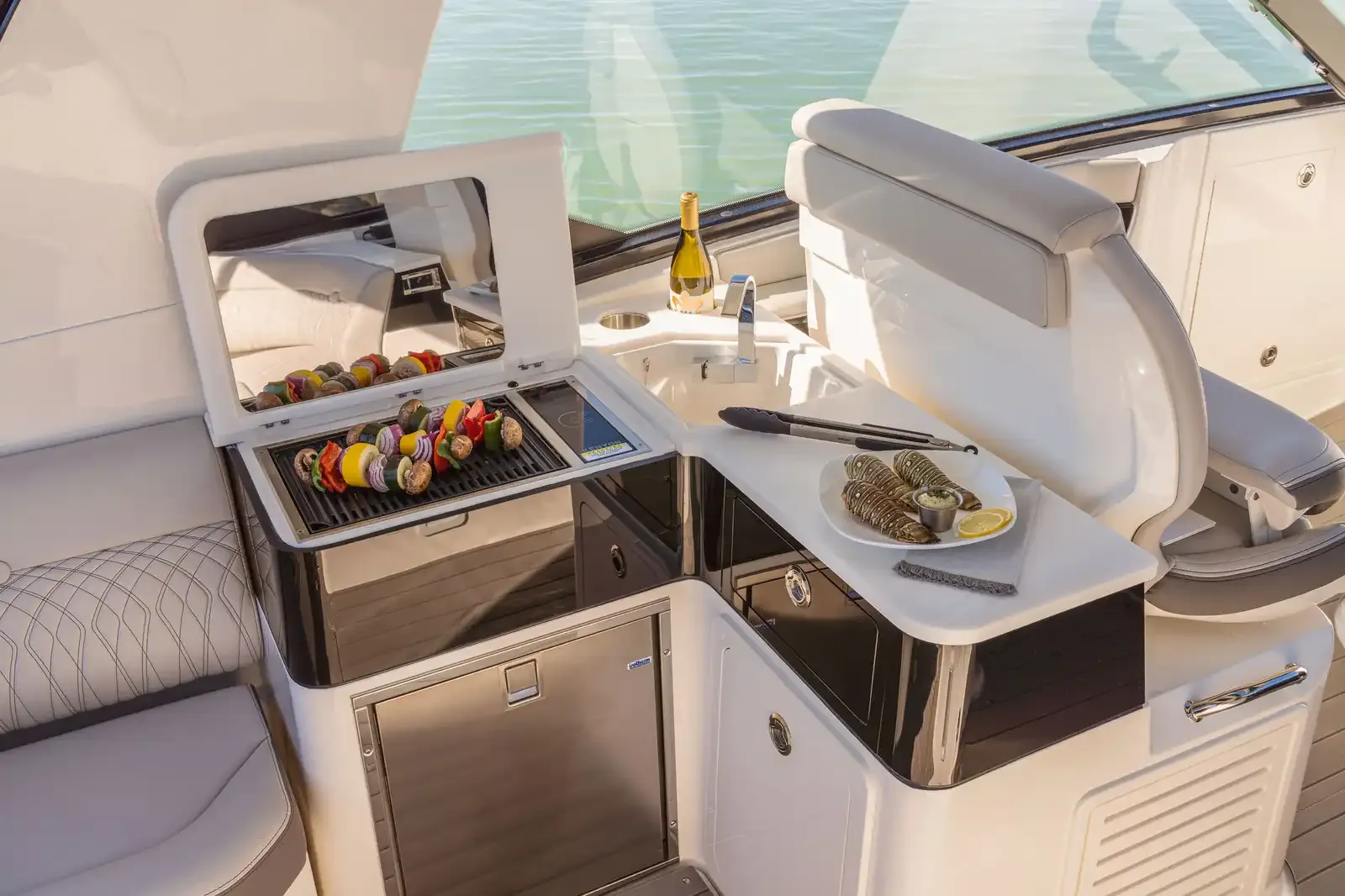 Sea Ray Sundancer 370 photo 2