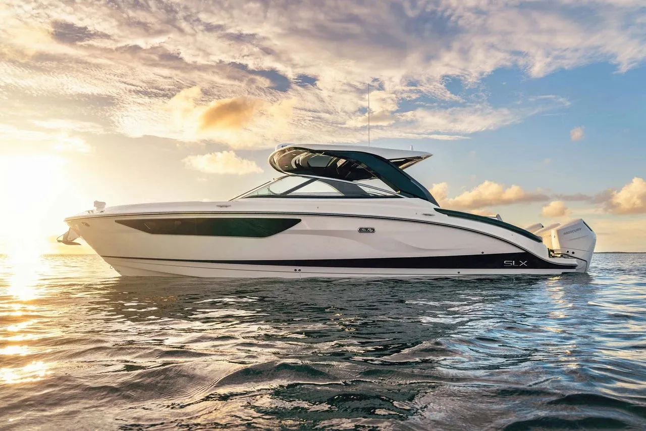 Sea Ray SLX 360 Outboard photo 7