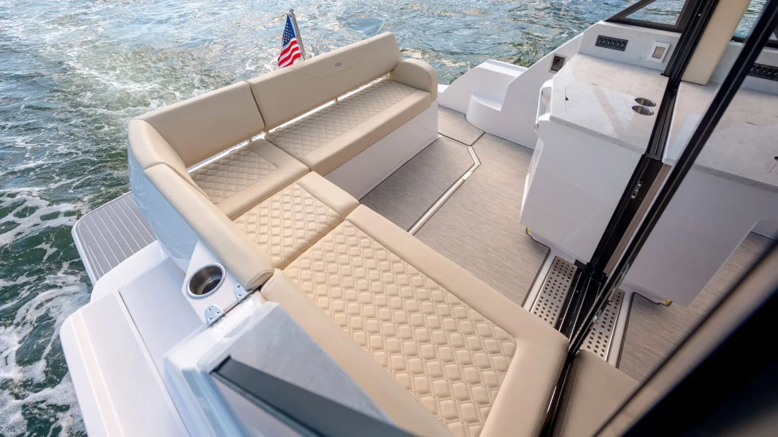 Regal 38 Grande Coupe photo 10