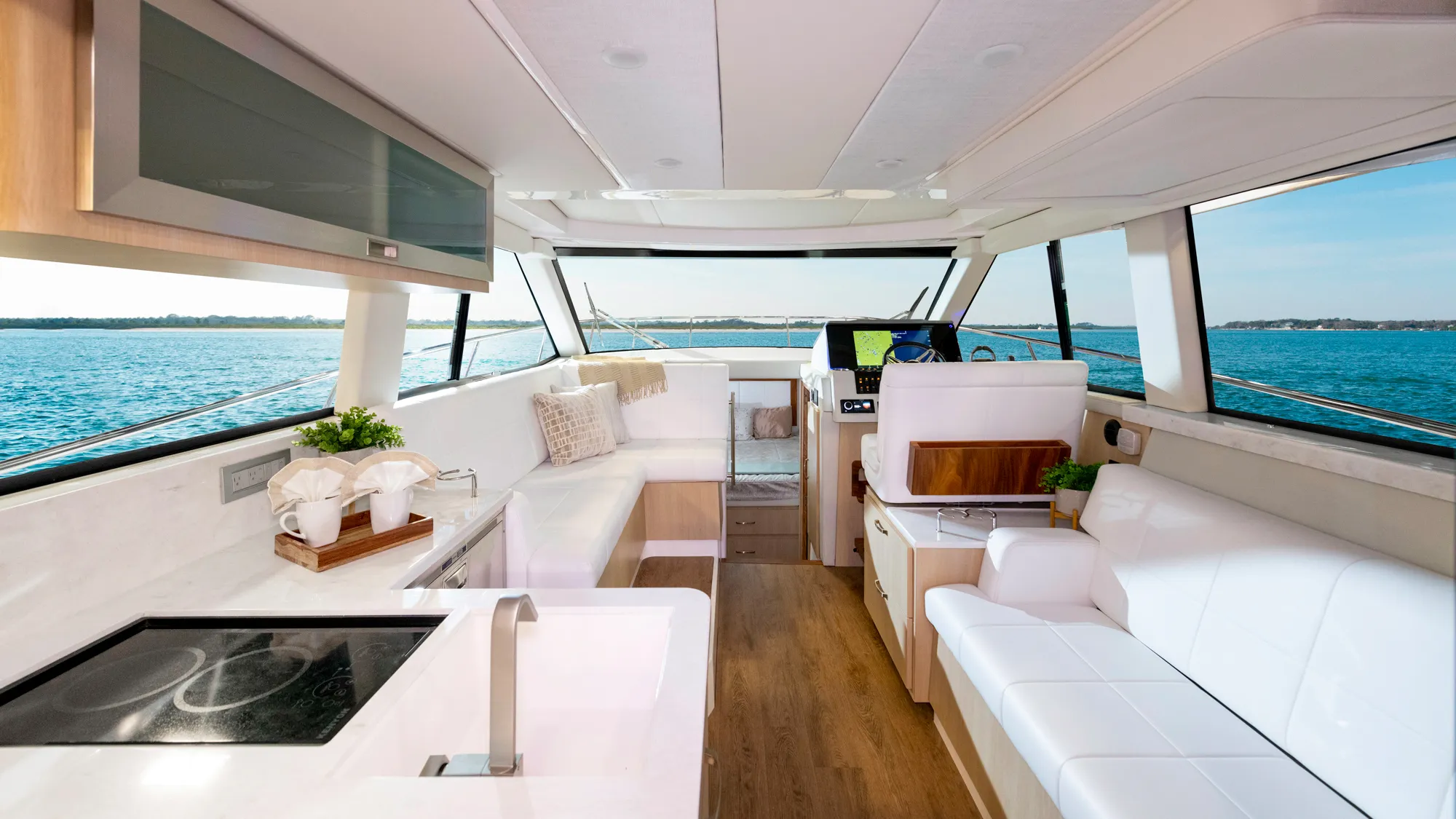 Regal 38 Grande Coupe photo 11