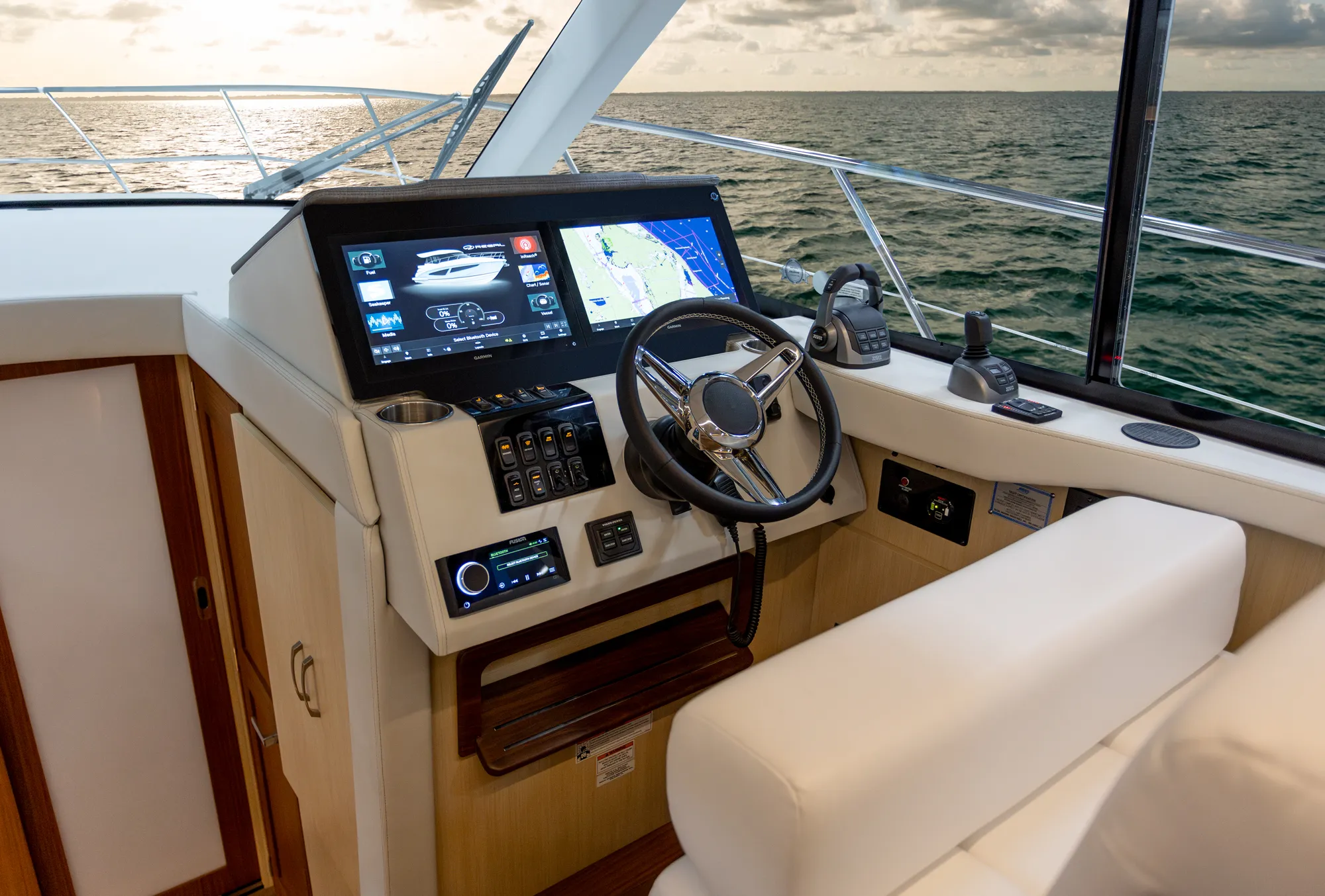 Regal 42 Grande Coupe photo 5
