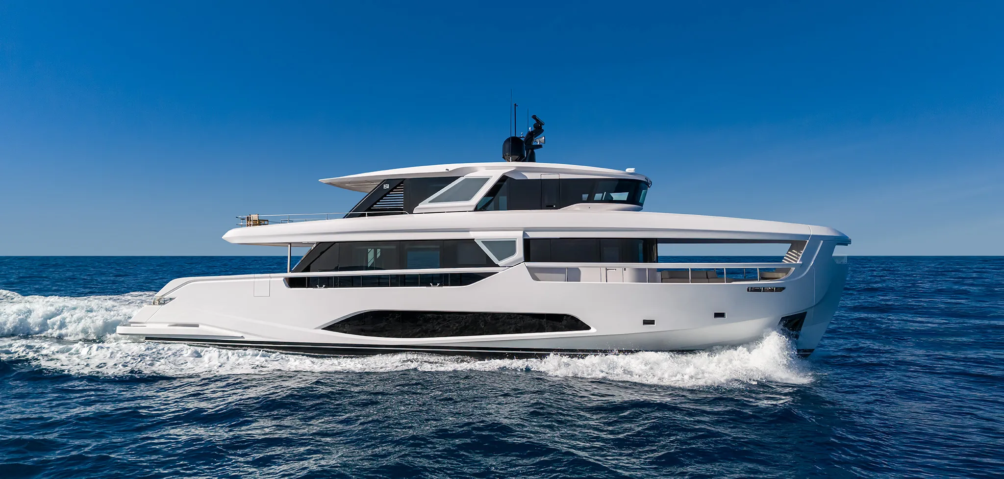 Ferretti Infynito 80 photo 5