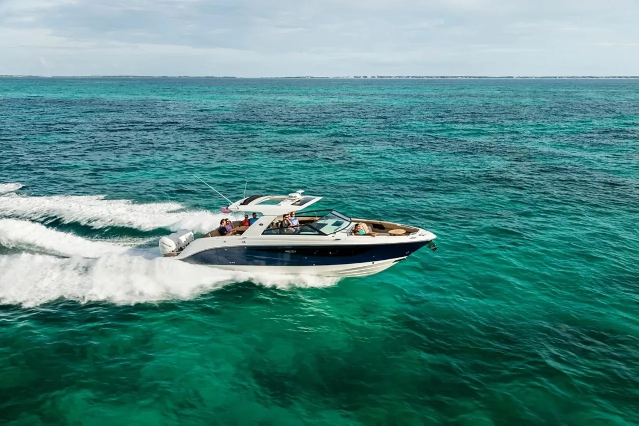 Sea Ray SLX 400 Outboard photo 7