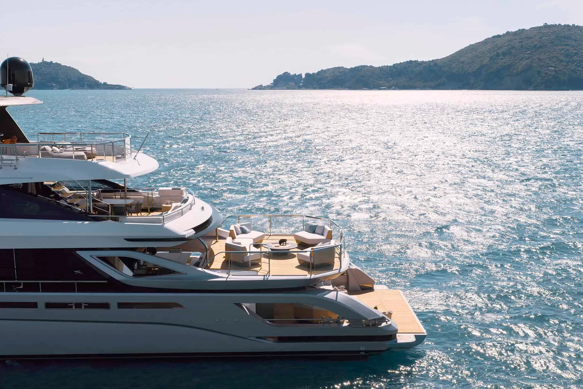 Azimut Grande TriDeck photo 3