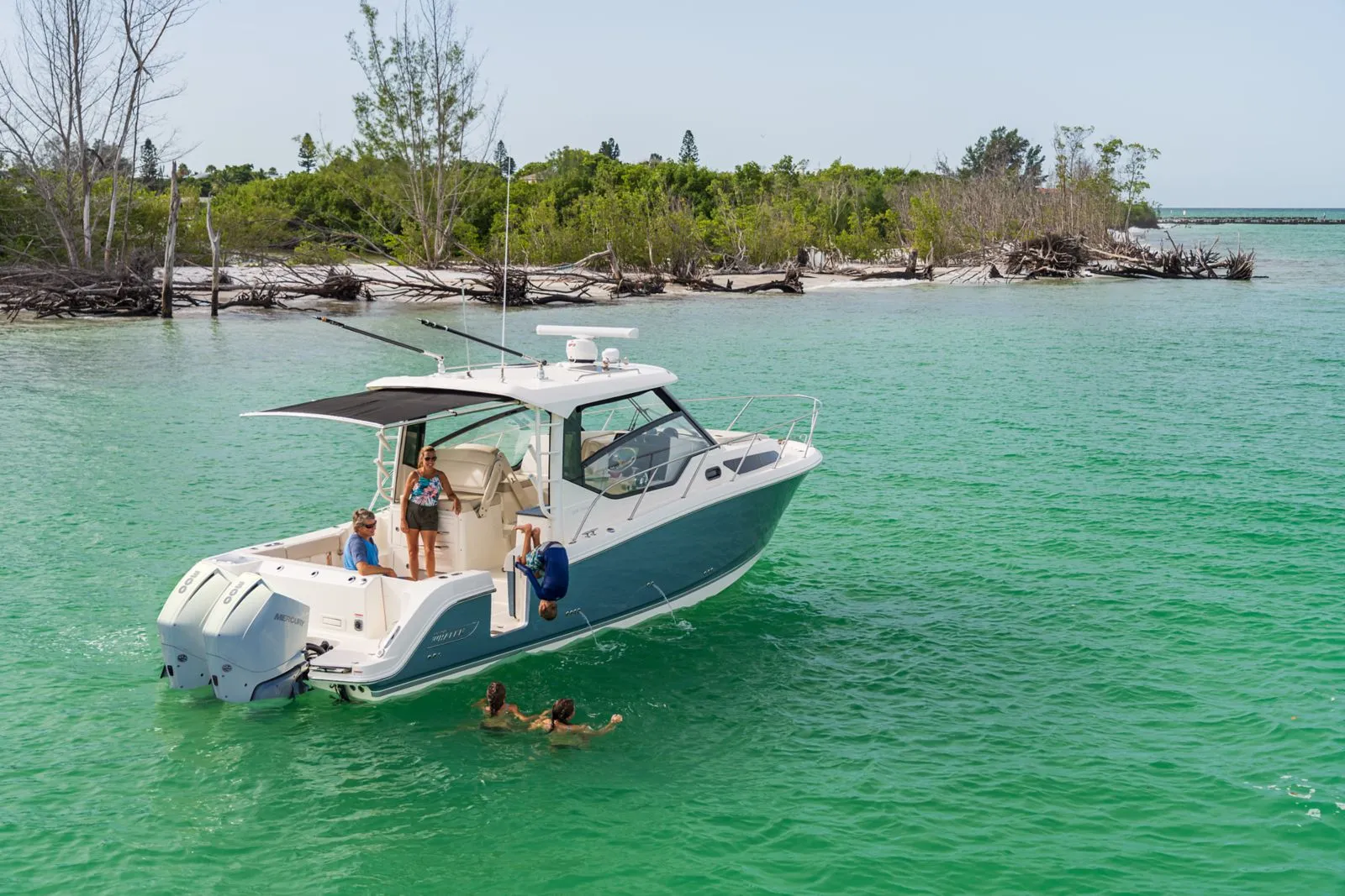 Boston Whaler 325 Conquest photo 2