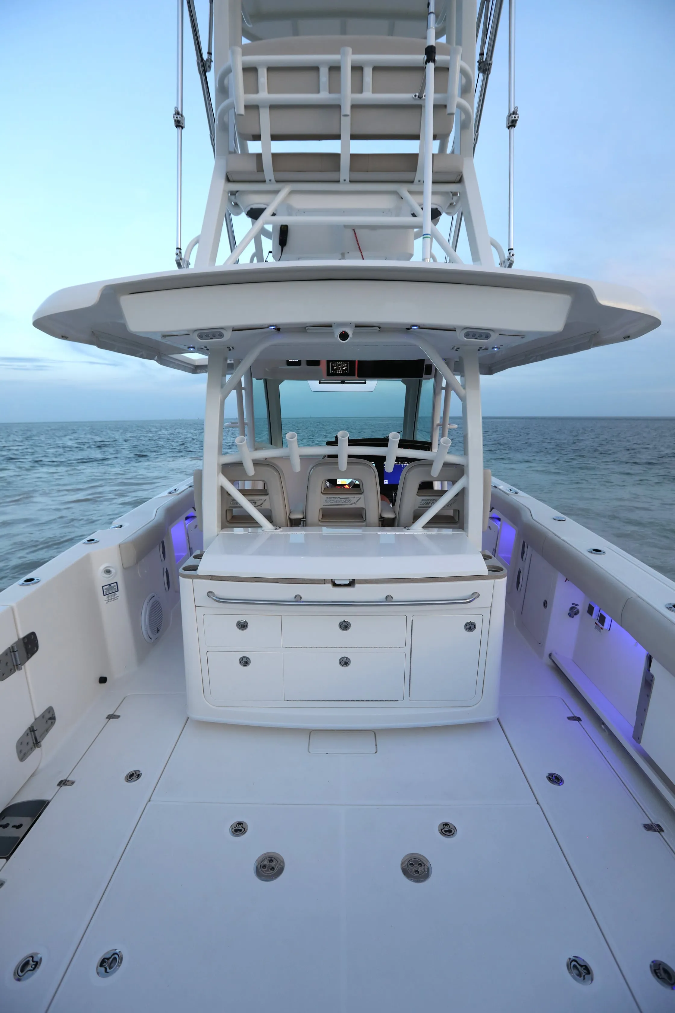 Boston Whaler 380 Outrage photo 4