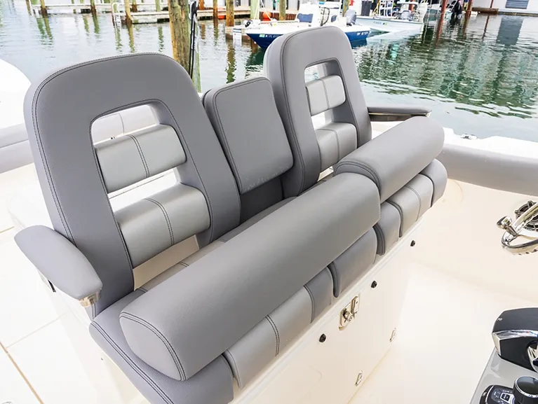 Boston Whaler 330 Outrage photo 5