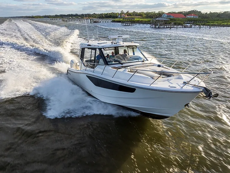 Boston Whaler 405 Conquest photo 5