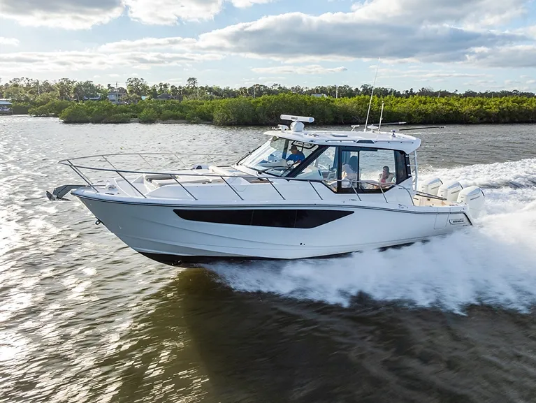 Boston Whaler 405 Conquest photo 6