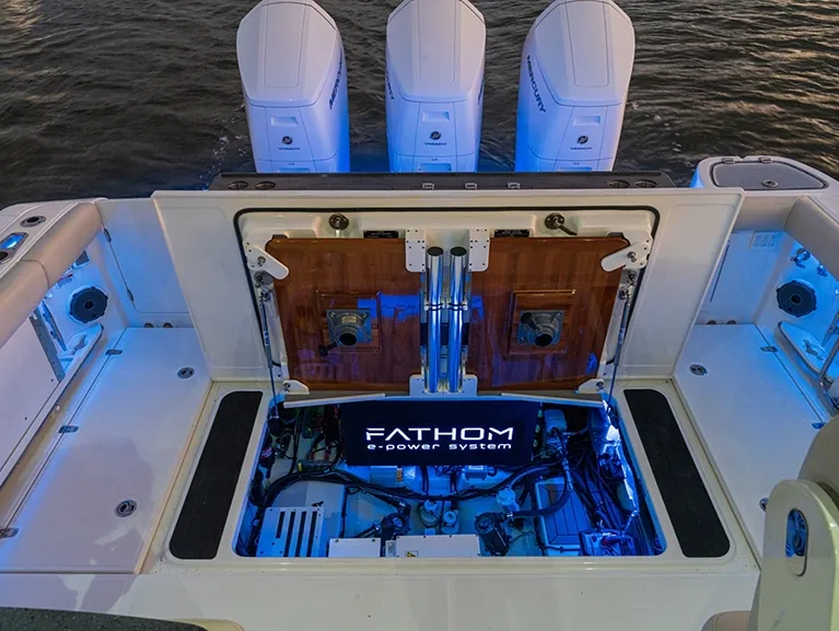 Boston Whaler 405 Conquest photo 7