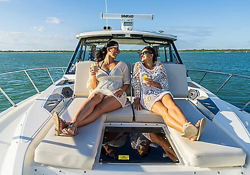 Boston Whaler 405 Conquest photo 8