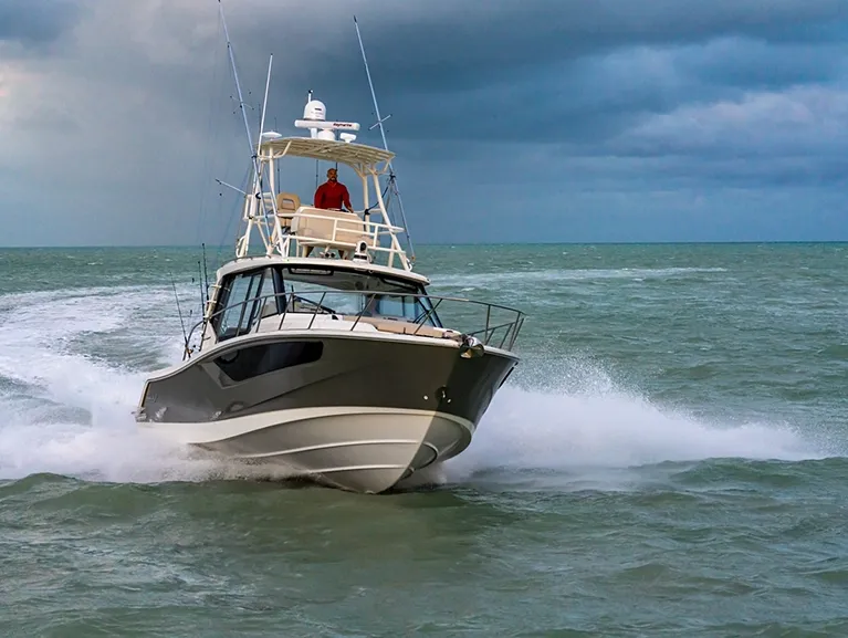 Boston Whaler 405 Conquest photo 9