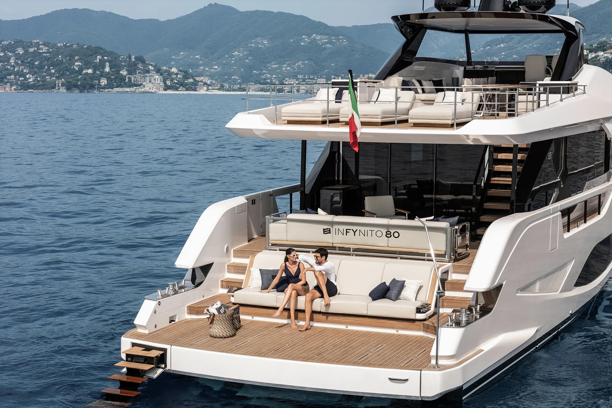Ferretti Infynito 80 photo 3