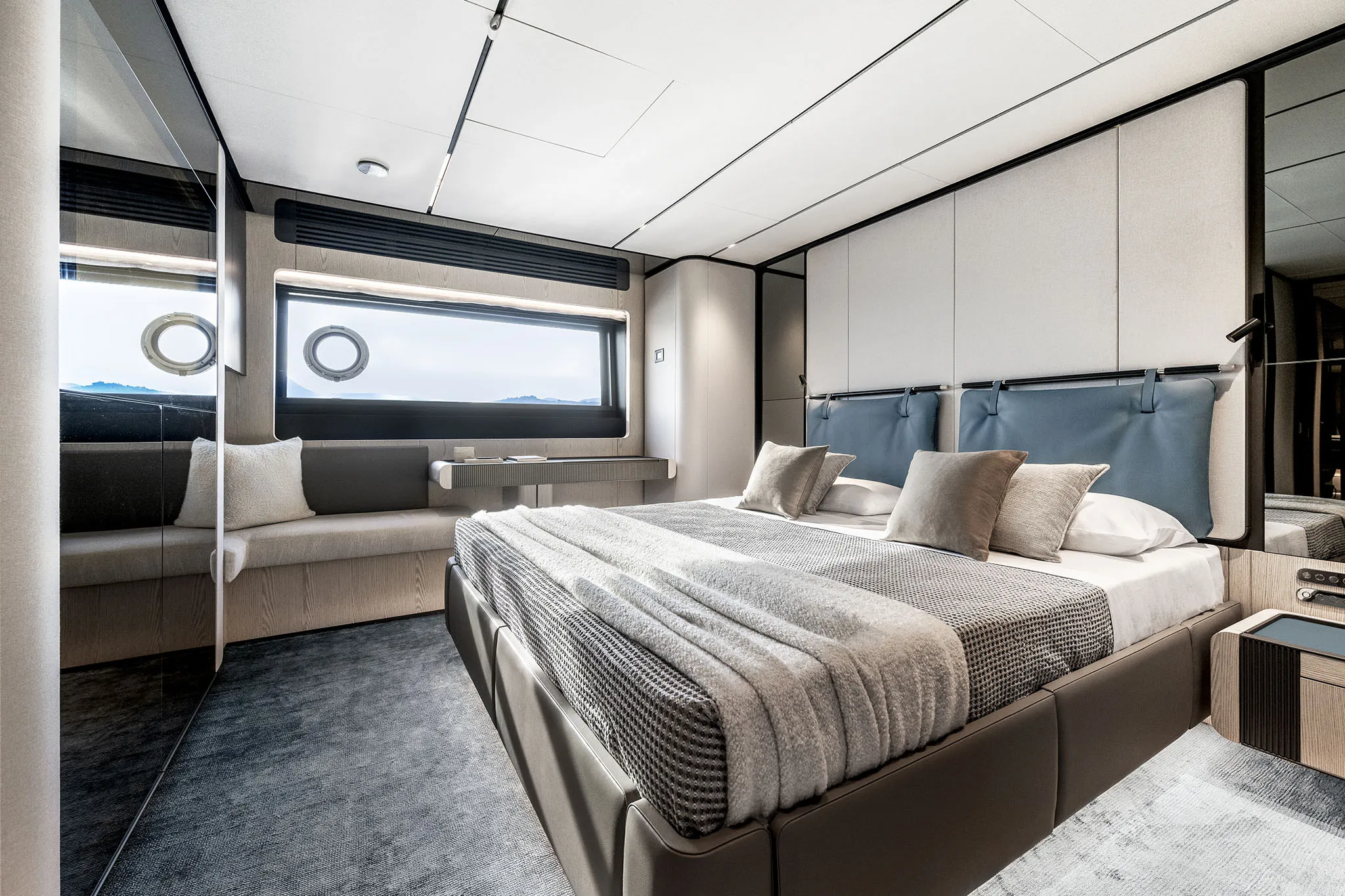 Ferretti Infynito 80 photo 4
