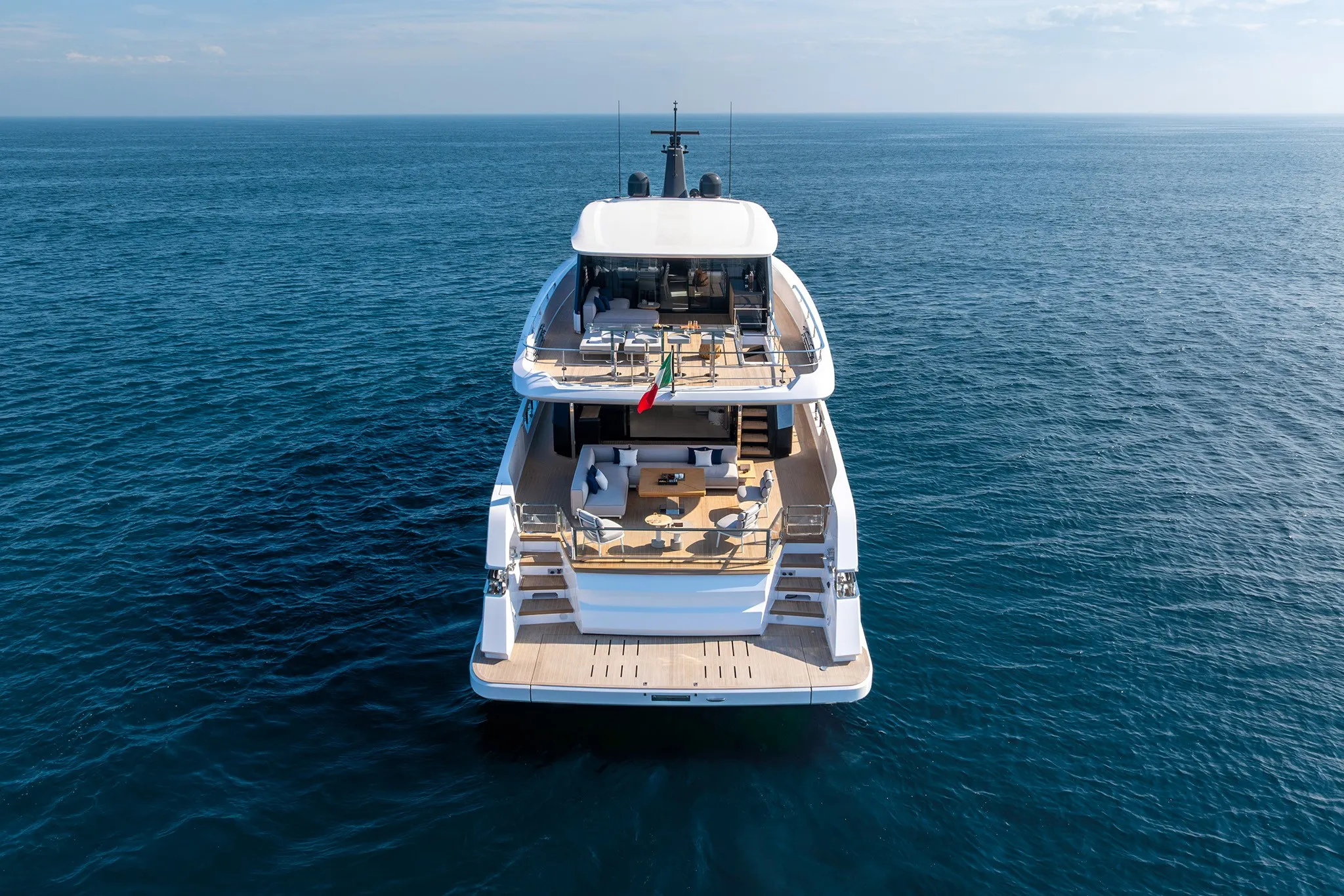 Ferretti Infynito 90 photo 5