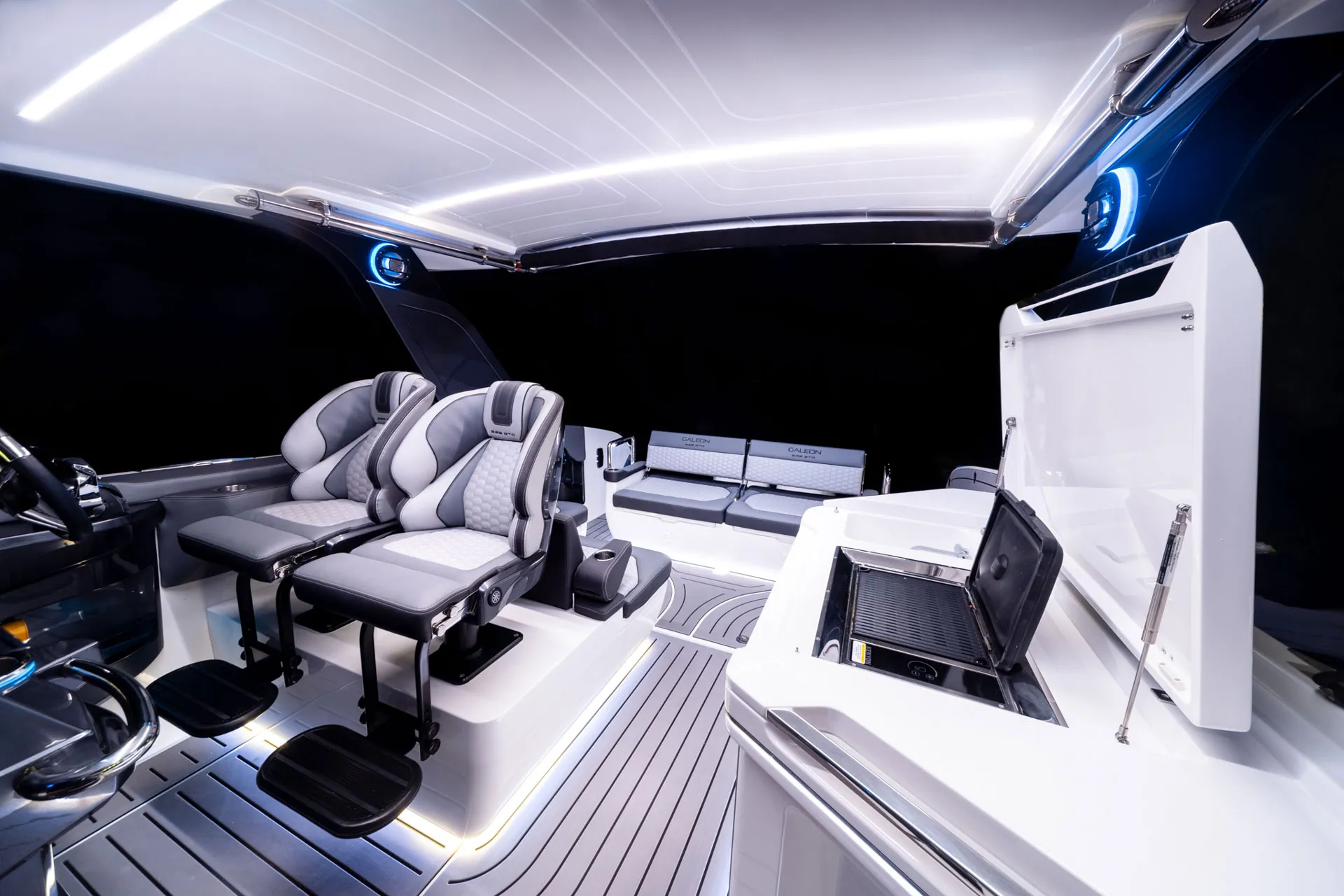 Galeon 335 GTO photo 2
