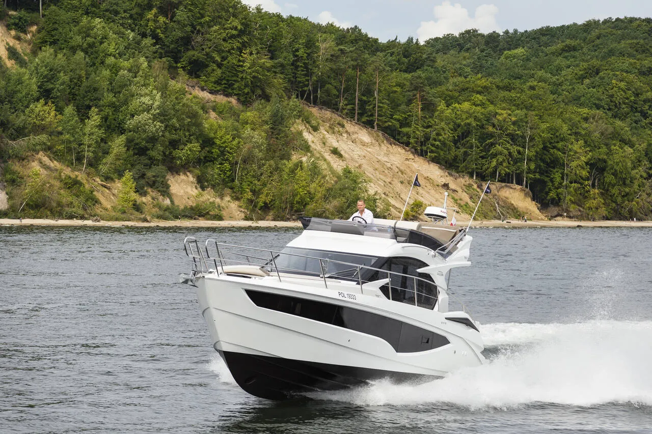 Galeon yacht