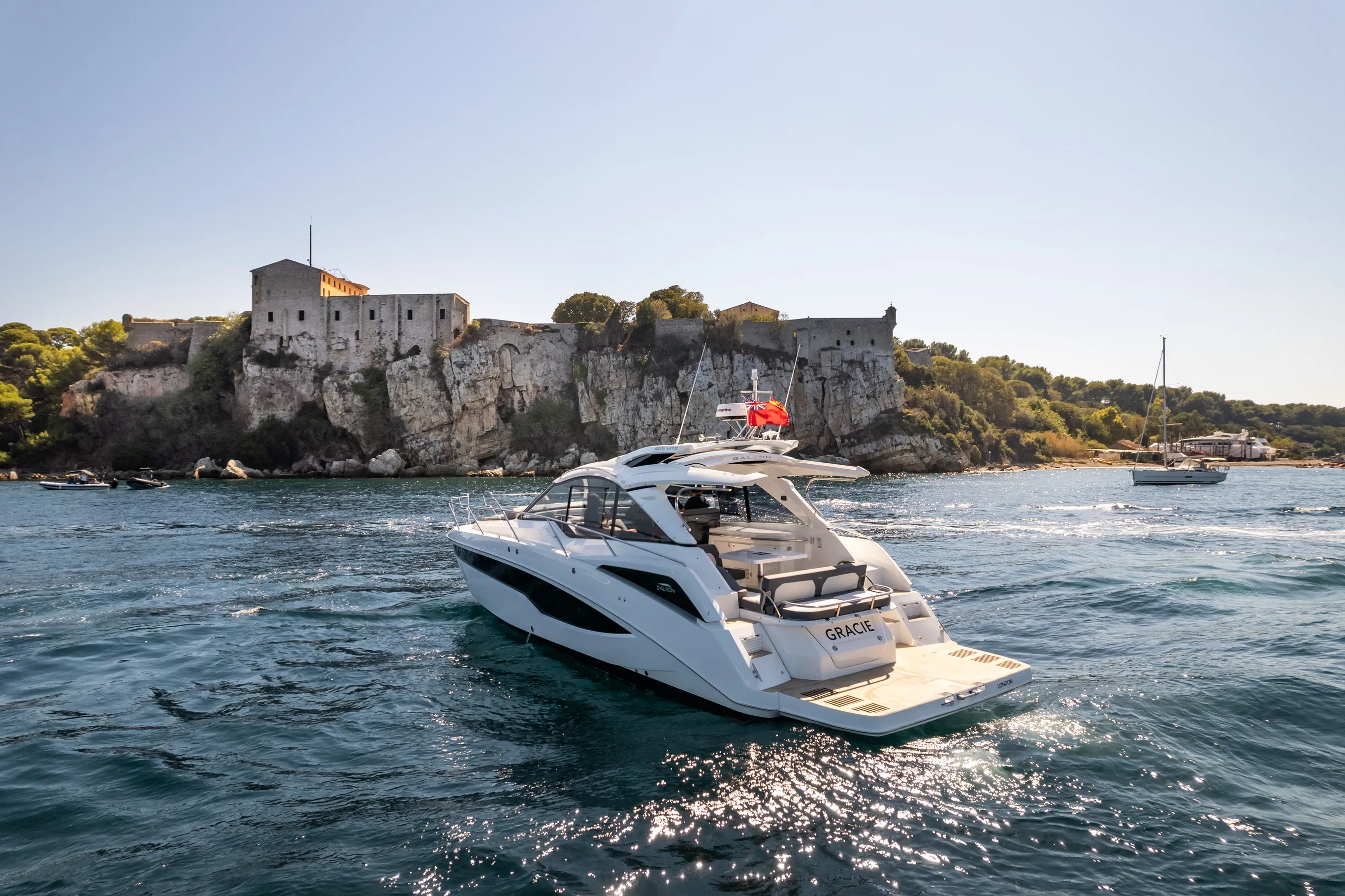 Galeon 405 HTS photo 3
