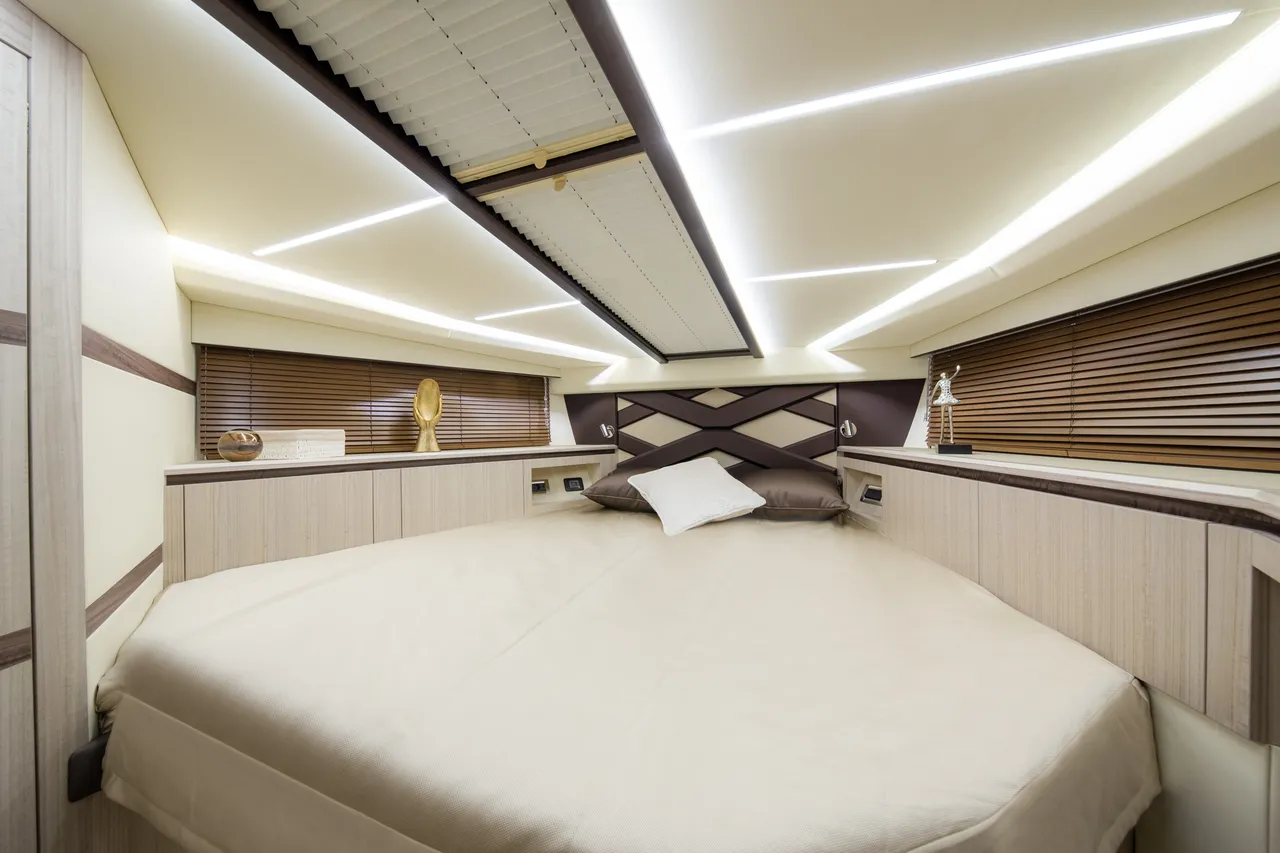 Galeon 405 HTS photo 4