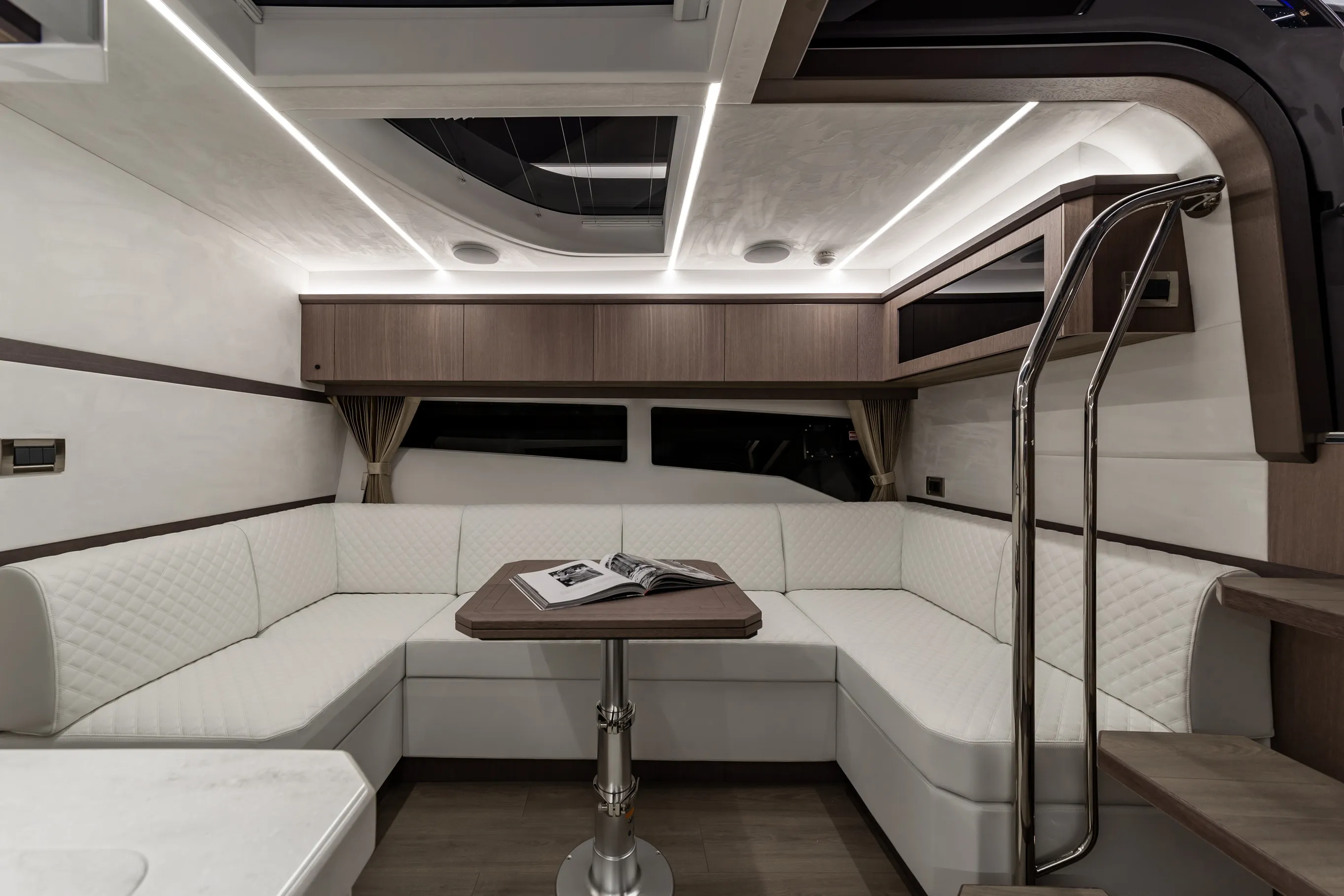 Galeon 405 HTS photo 5
