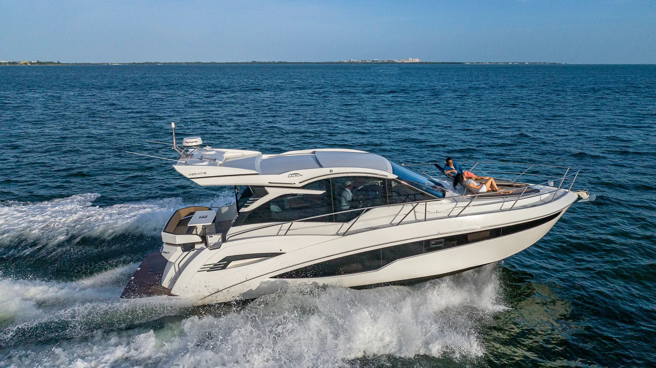 Galeon 425 HTS