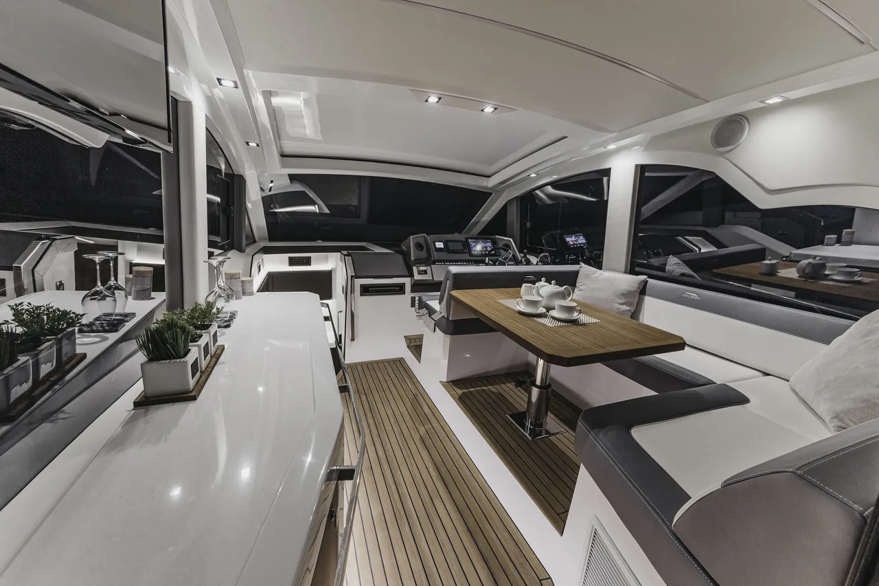 Galeon 425 HTS photo 5