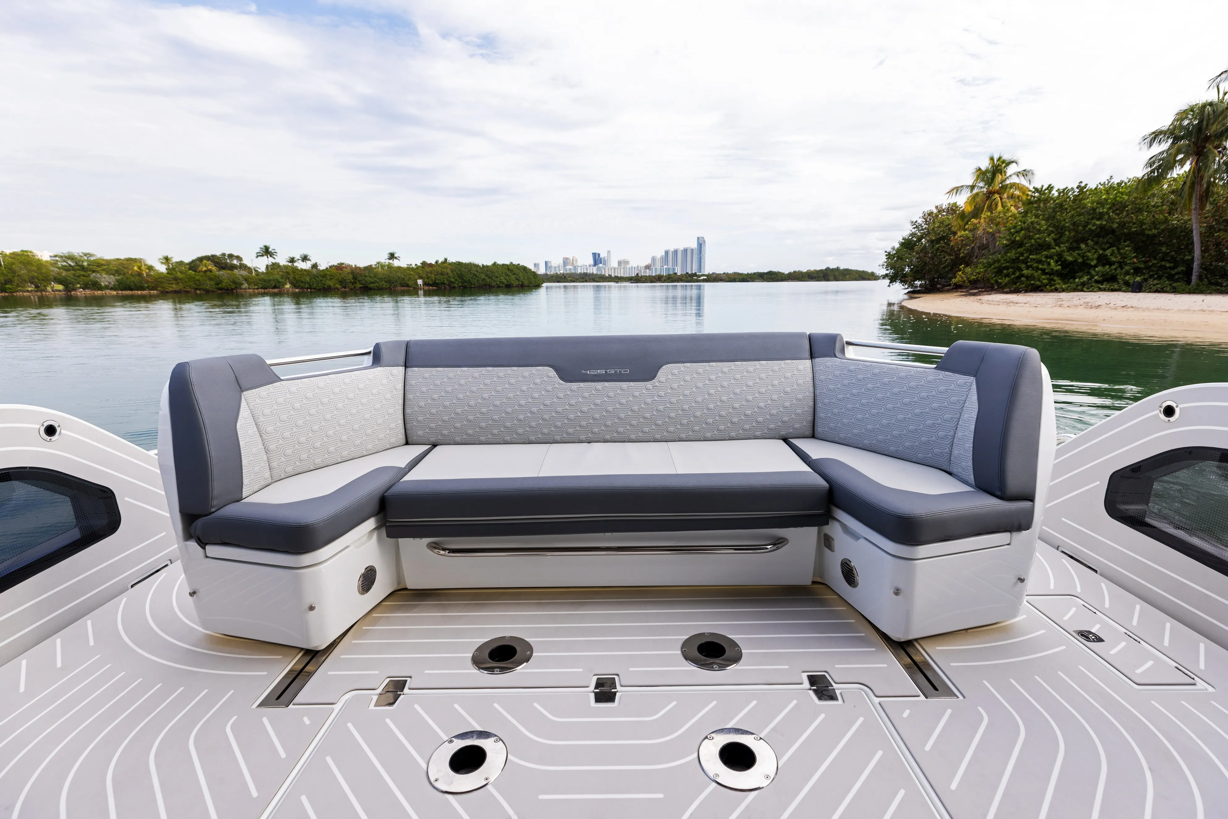 Galeon 435 GTO photo 2