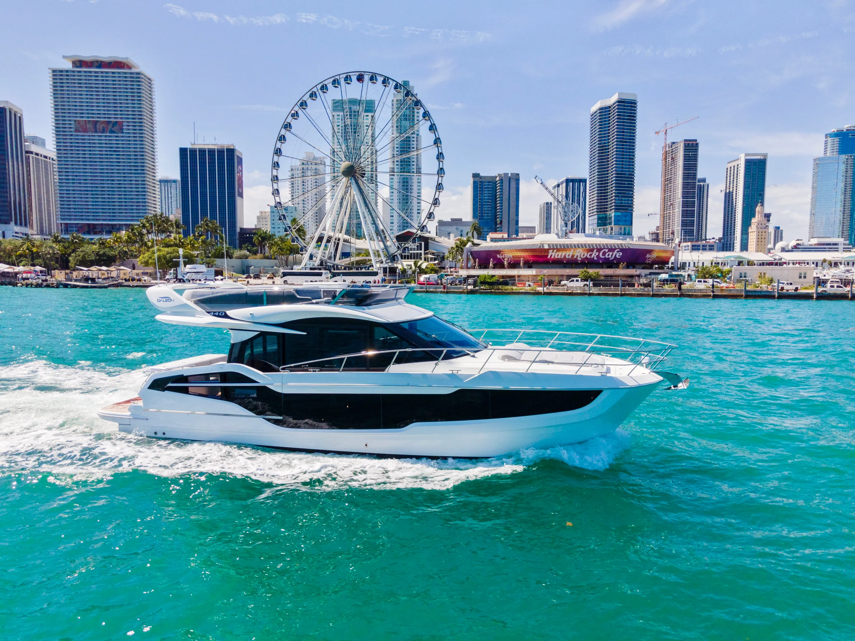 Galeon 440 FLY photo 2