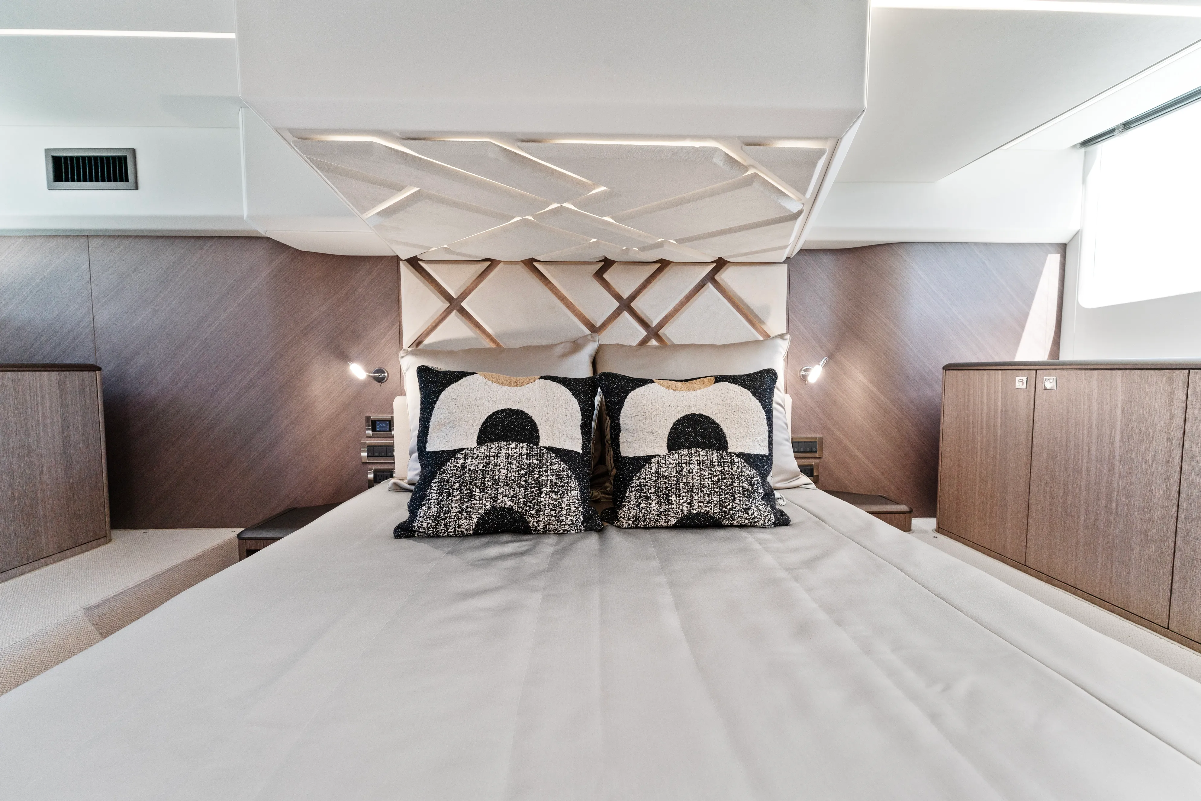 Galeon 440 FLY photo 4