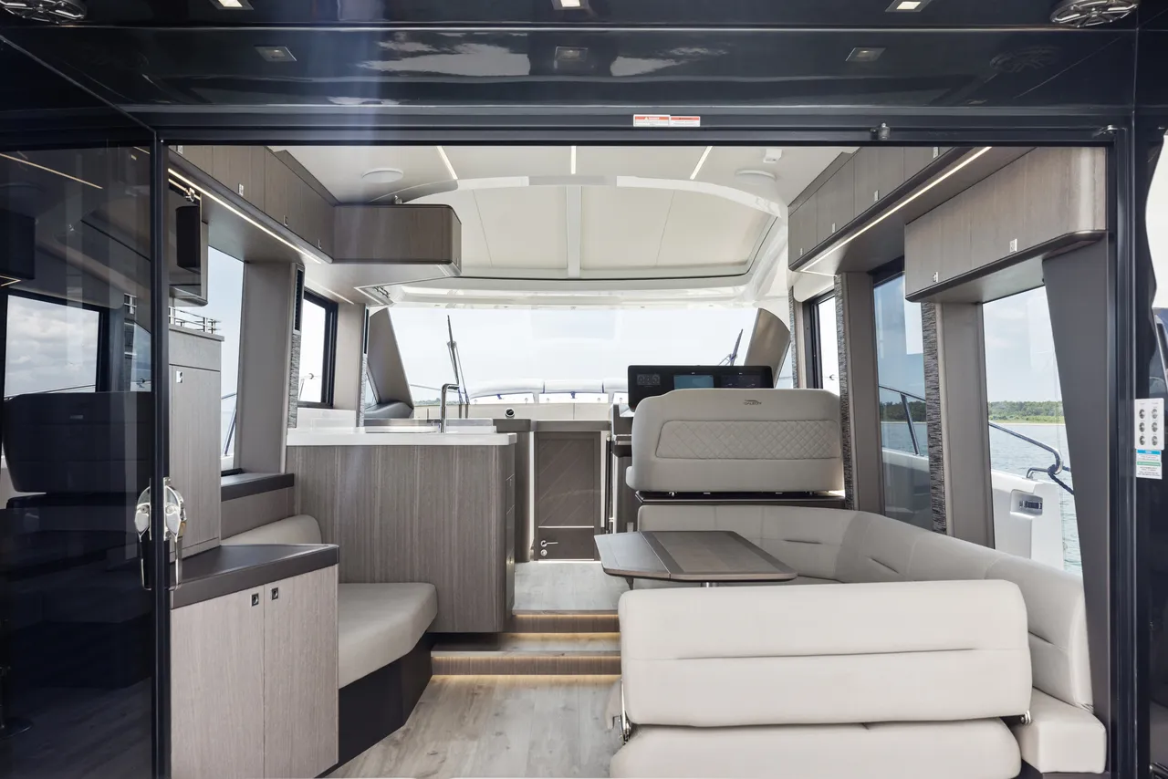 Galeon 450 HTC photo 3