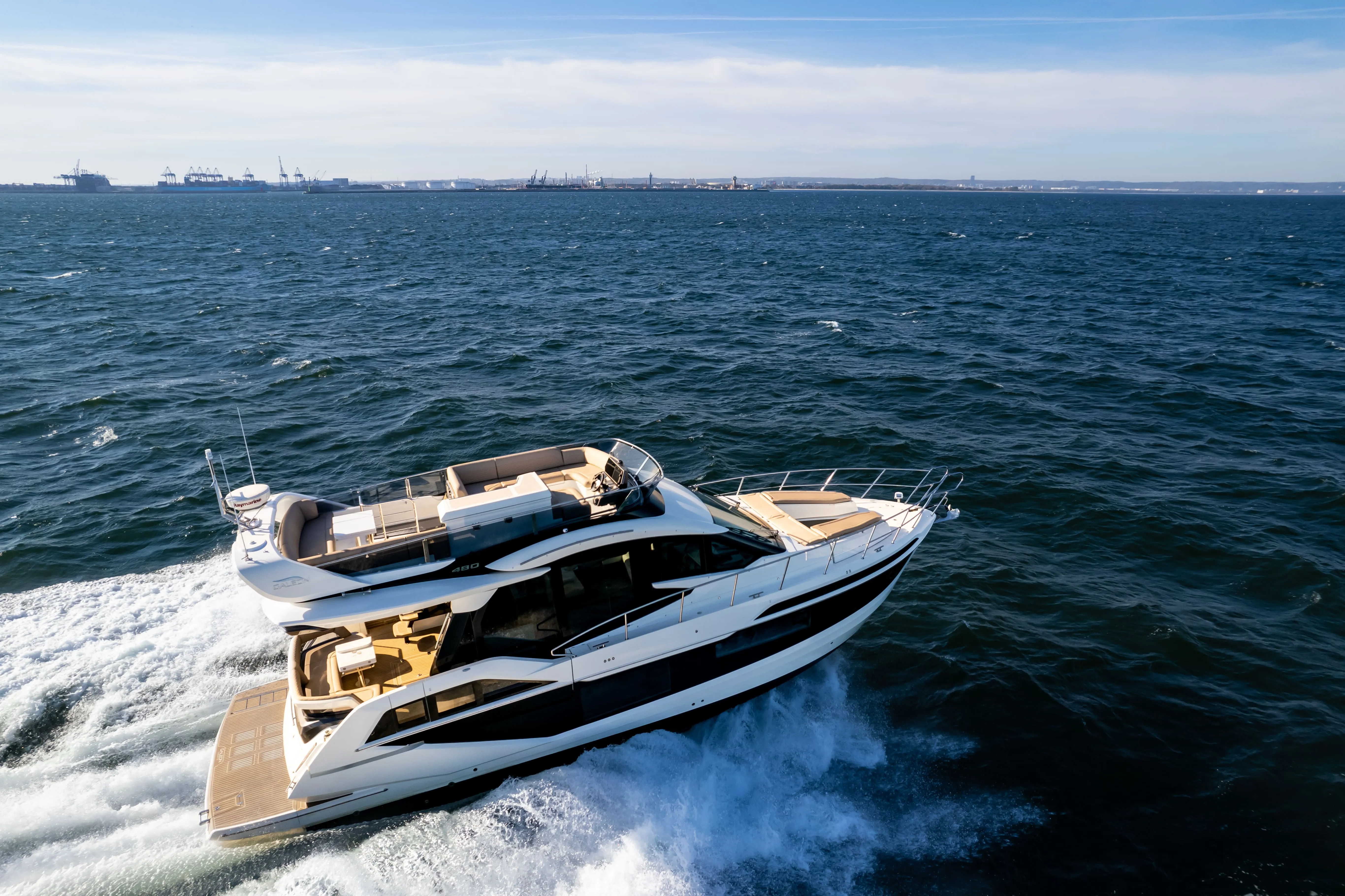 Galeon 480 FLY photo 2