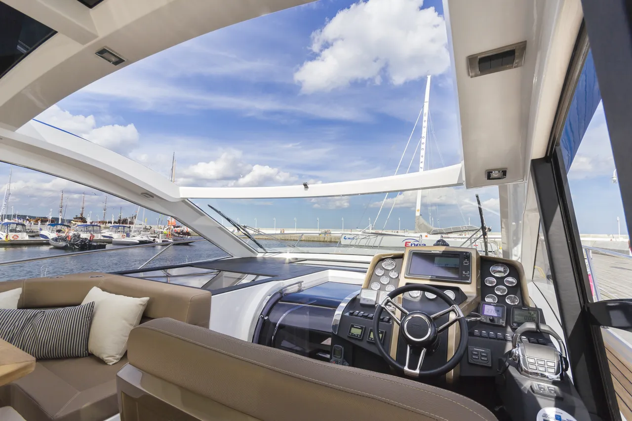 Galeon 485 HTS photo 4