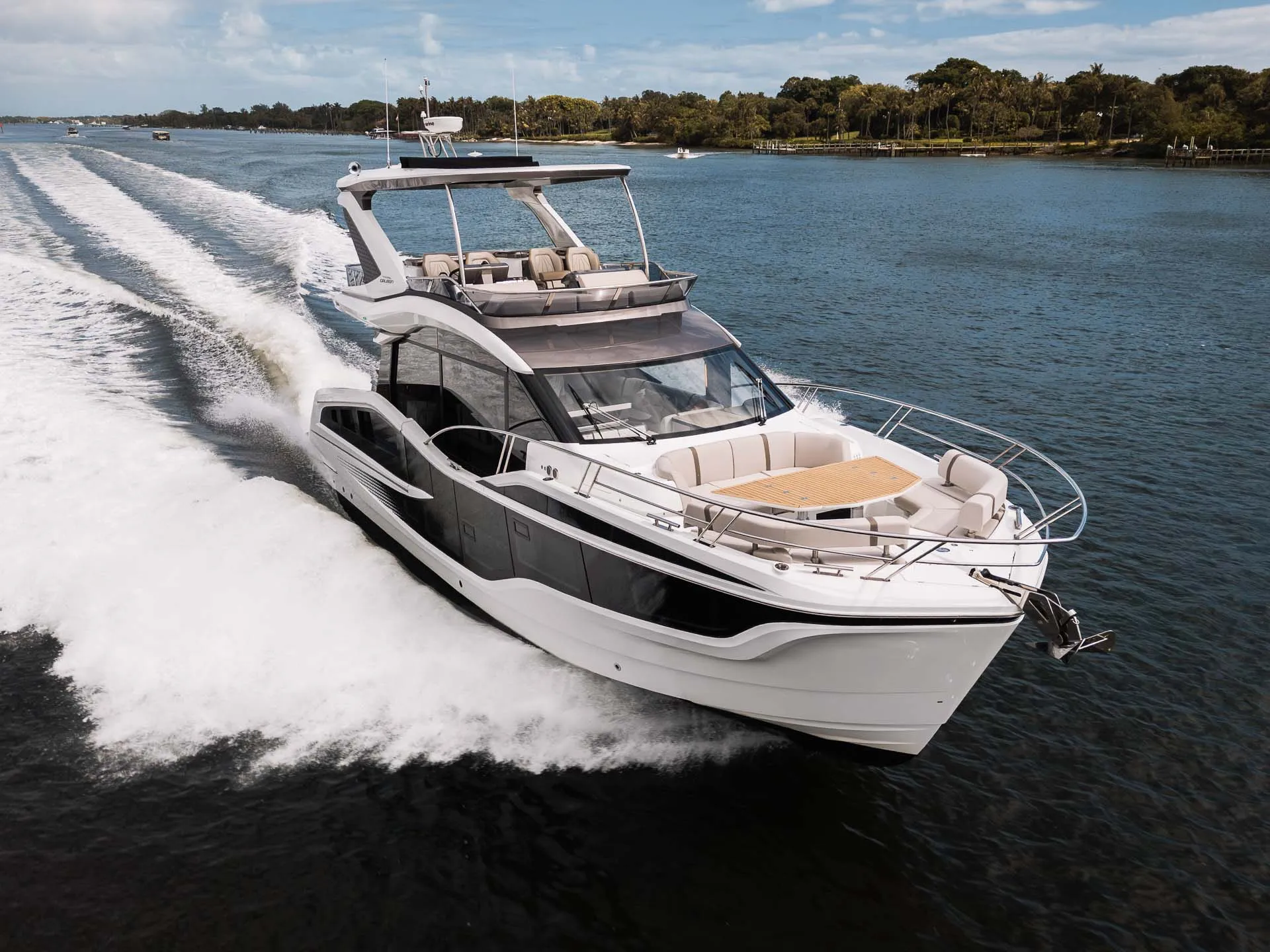 Galeon 520 FLY photo 2