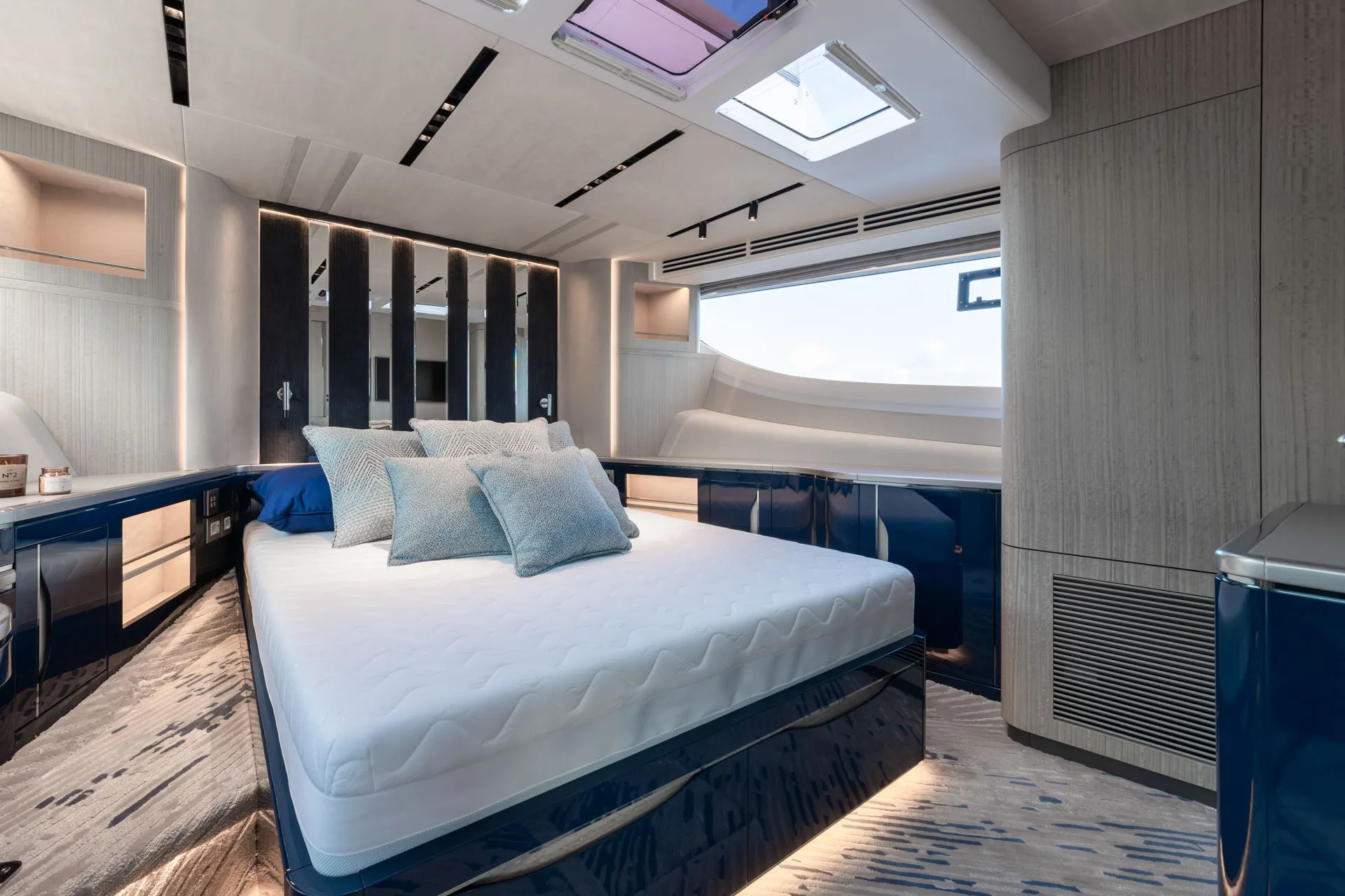 Galeon 560 FLY photo 4