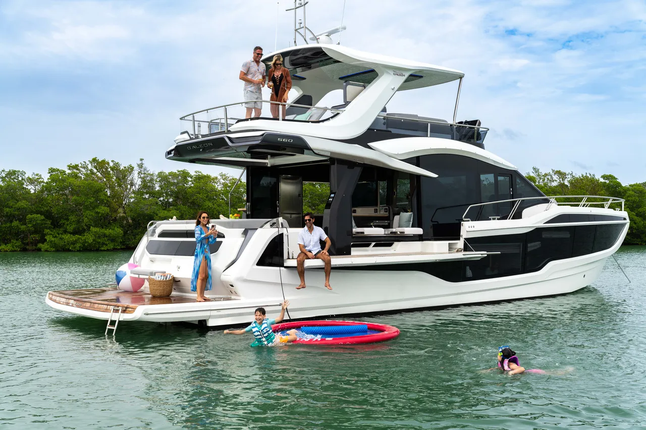 Galeon 560 FLY photo 5