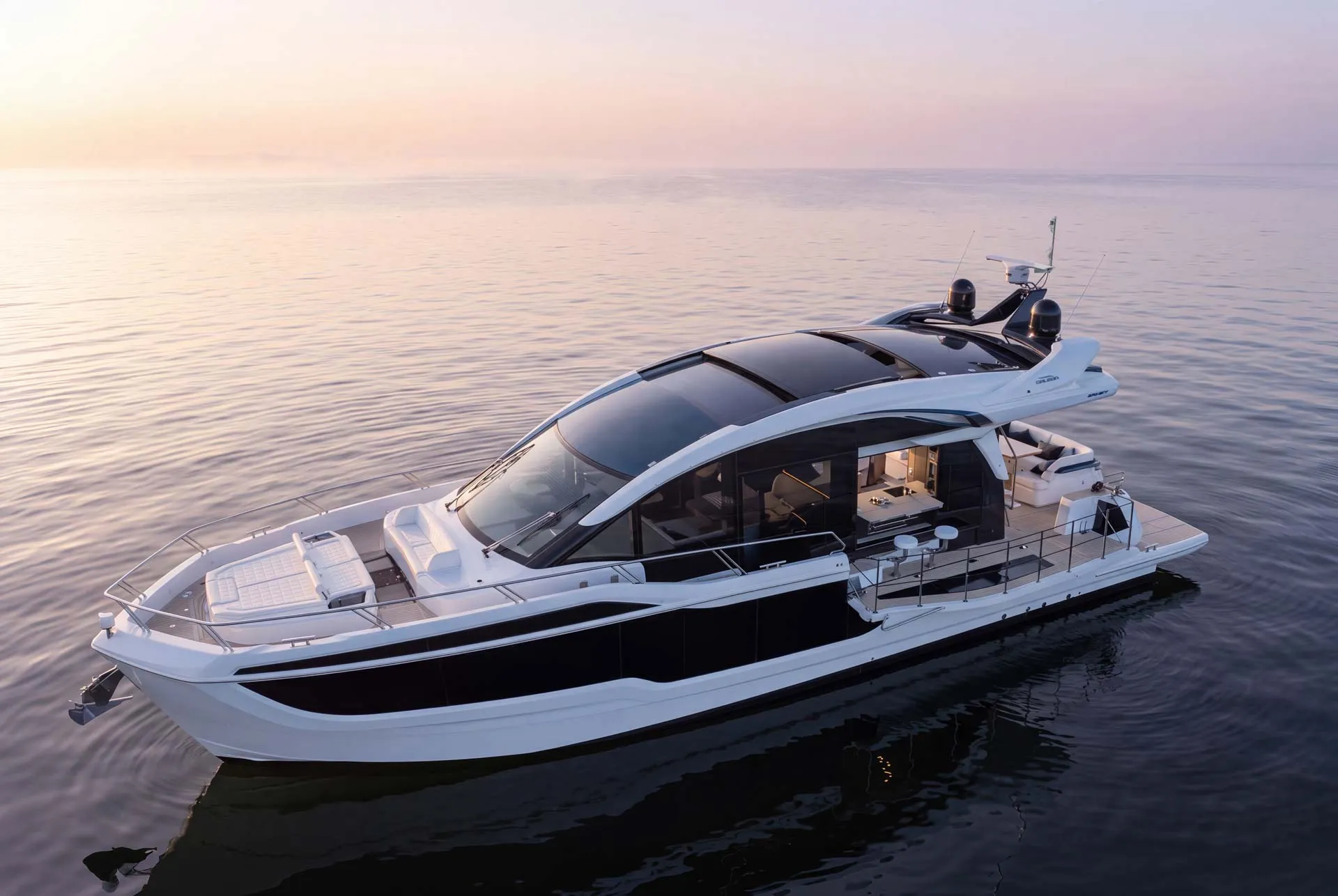 Galeon 570 SKY photo 2