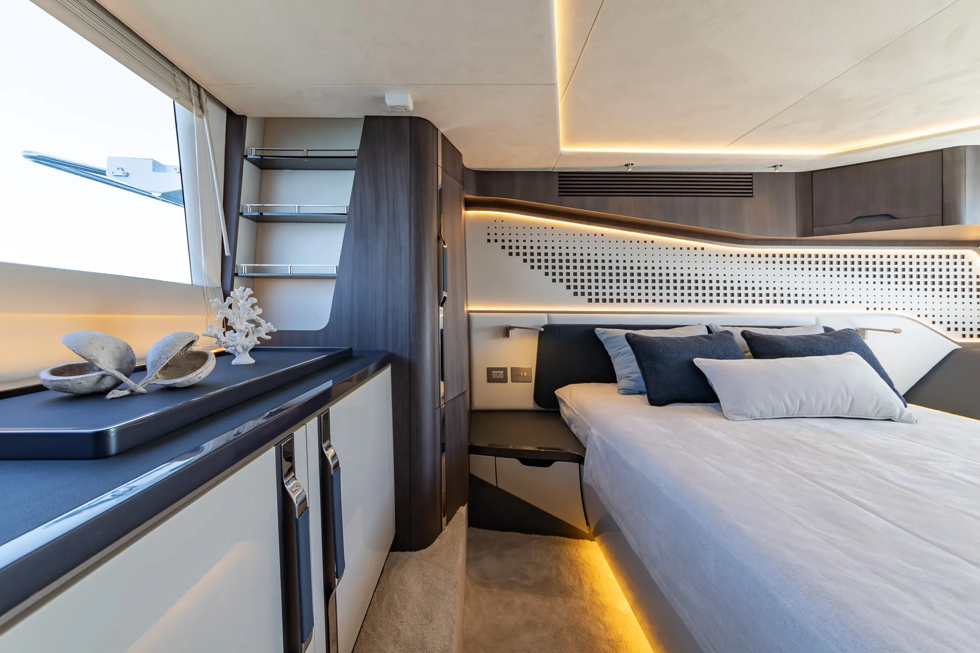 Galeon 570 SKY photo 5