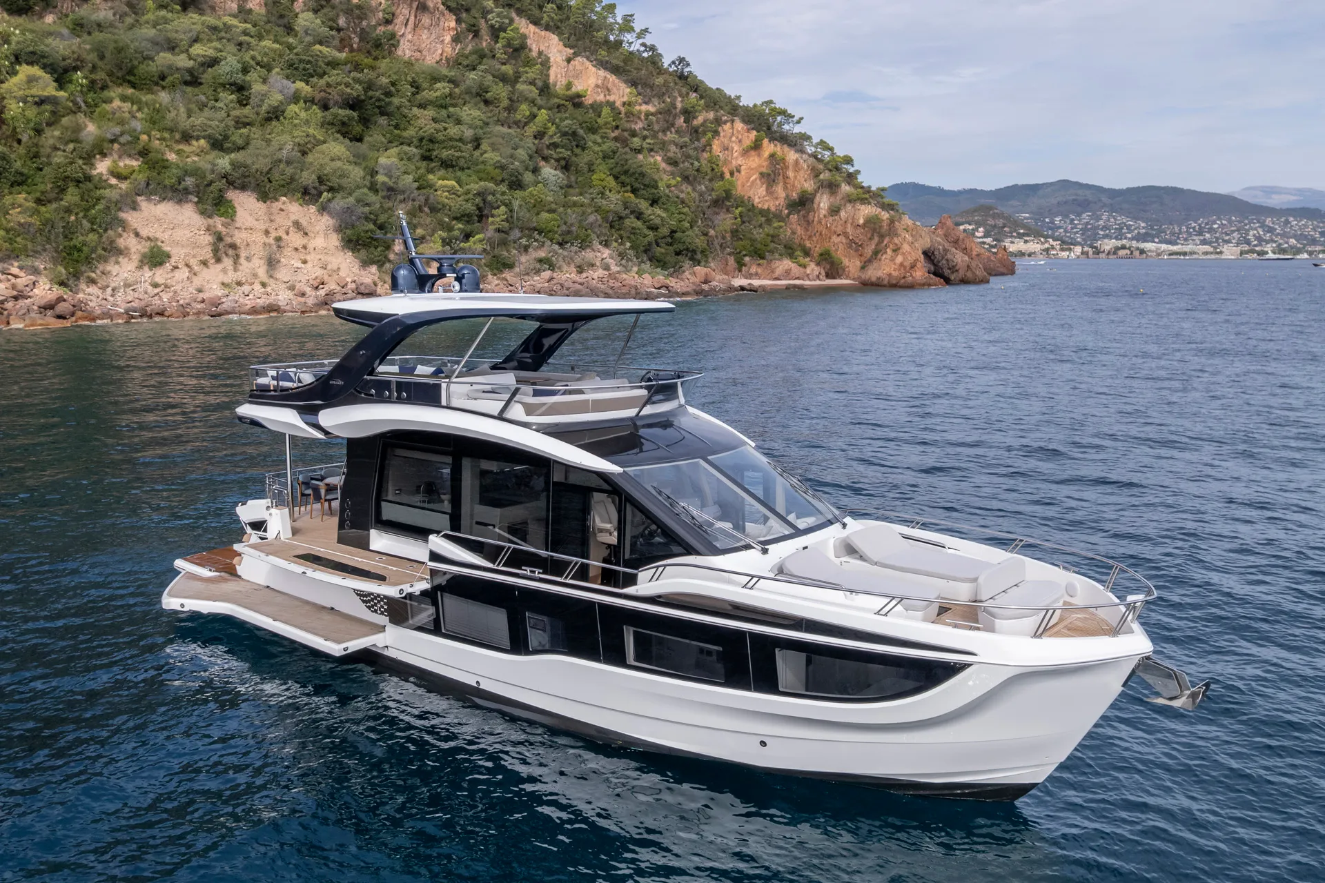Galeon 620 FLY