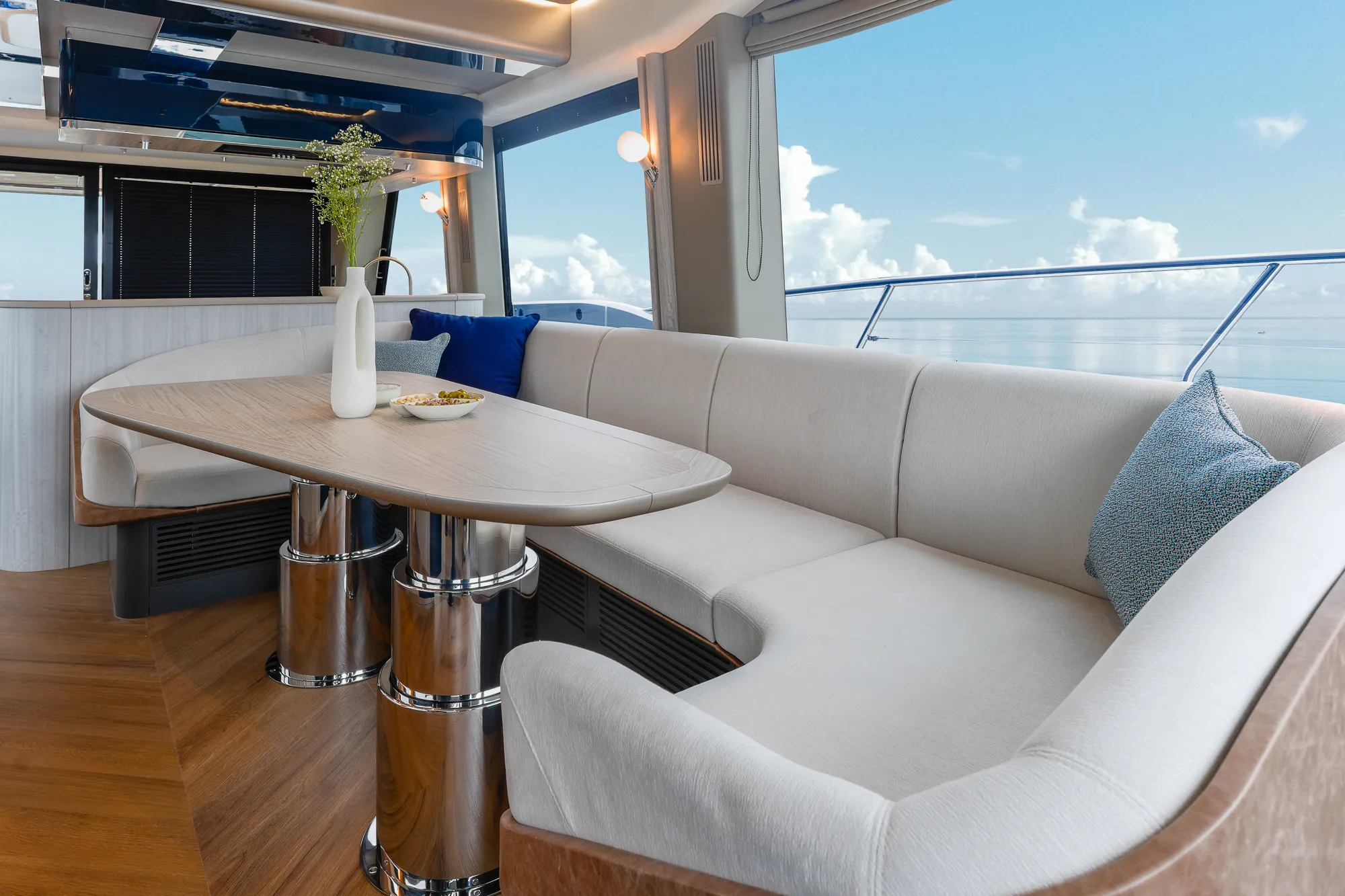 Galeon 640 FLY photo 3