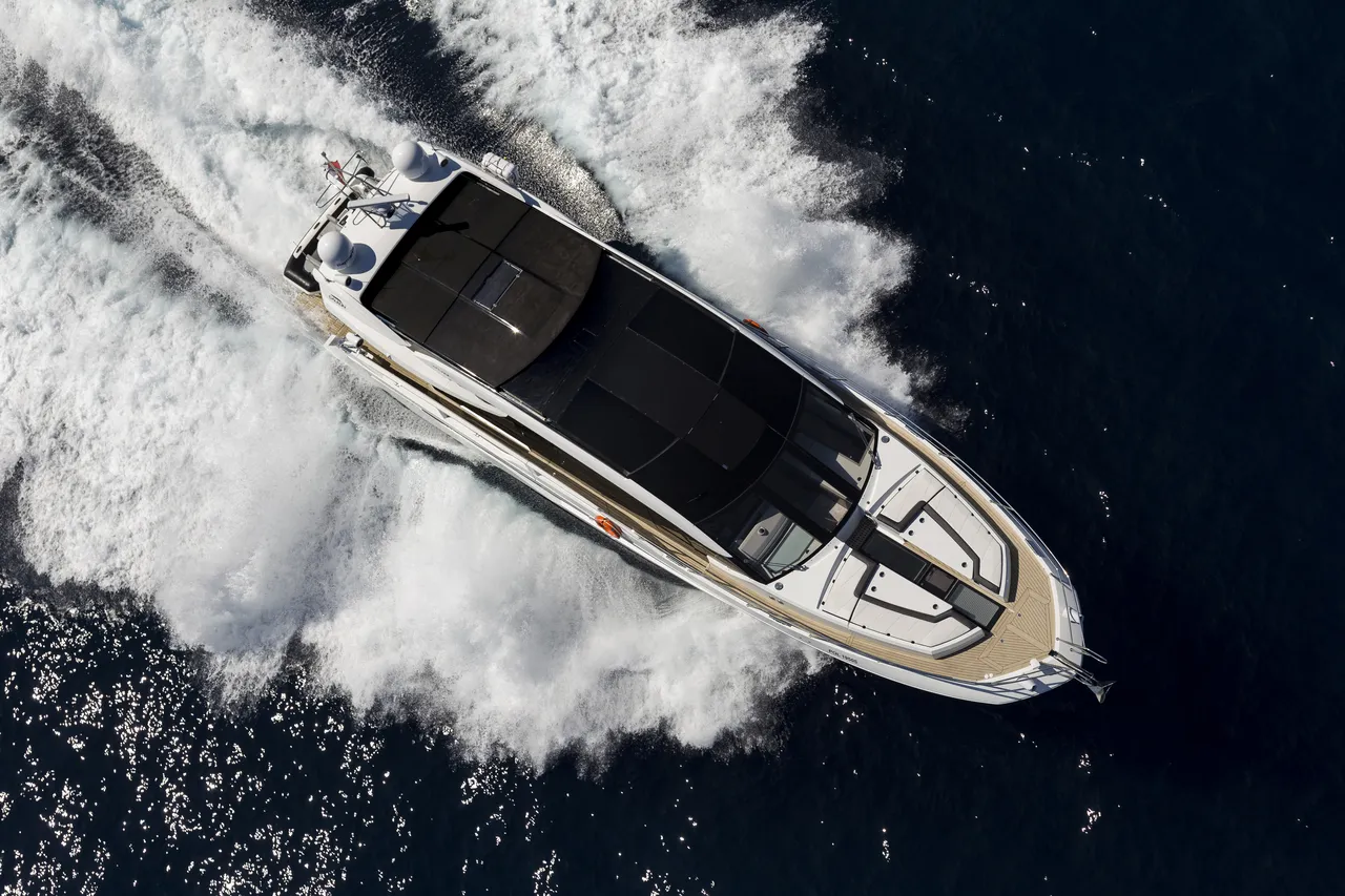 Galeon 650 SKY photo 2