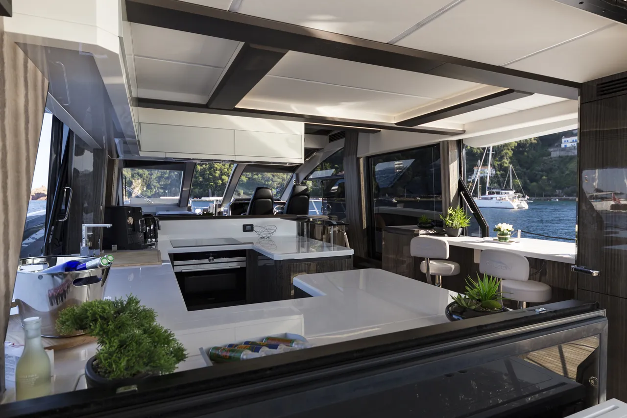 Galeon 650 SKY photo 4