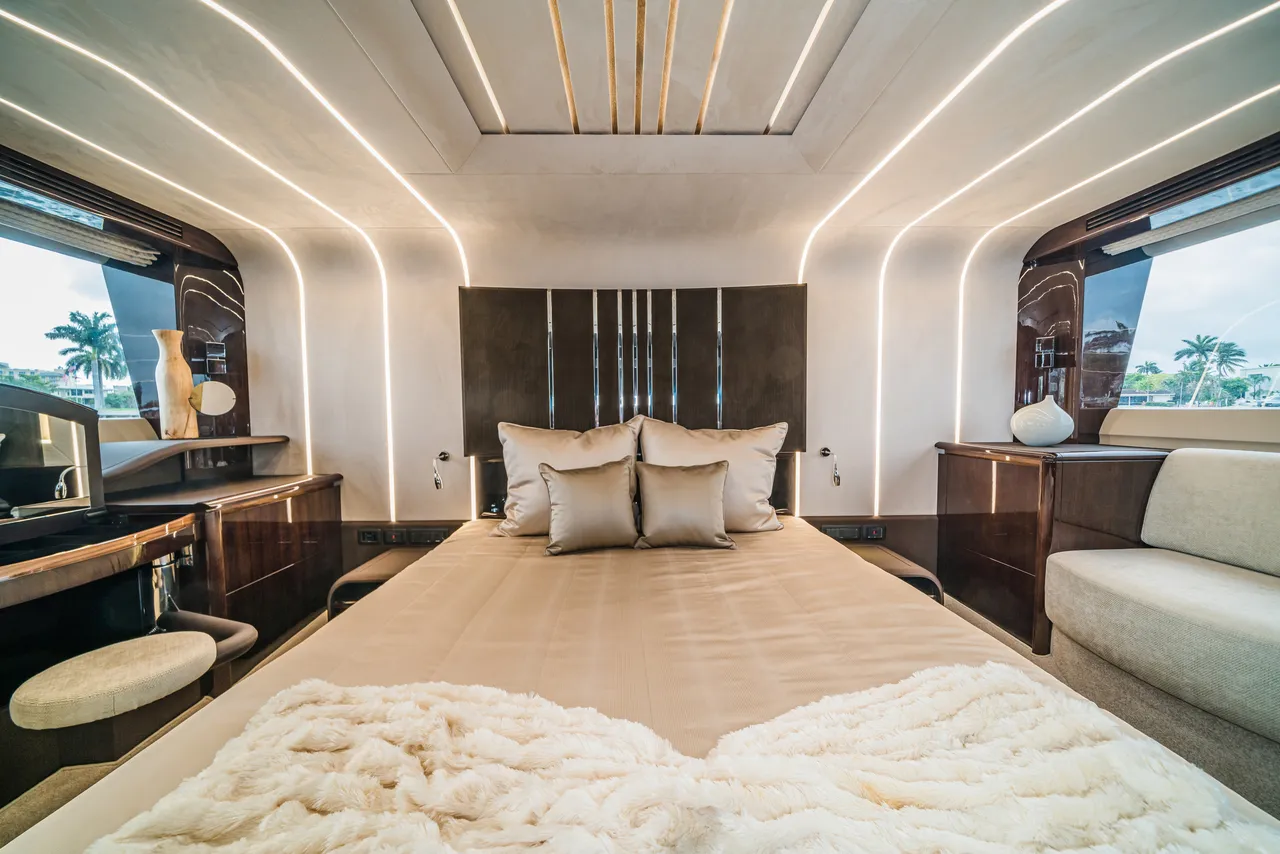Galeon 680 FLY photo 4