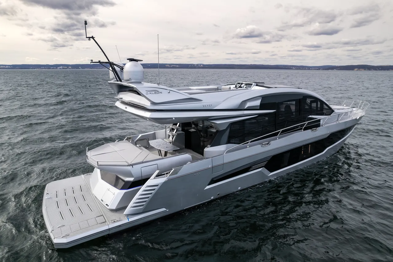 Galeon 700 SKY photo 3