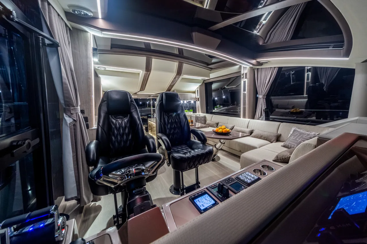 Galeon 700 SKY photo 4