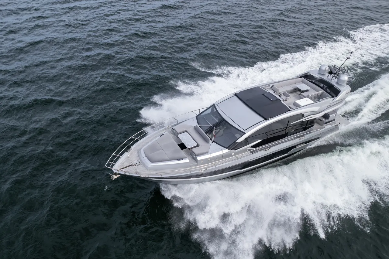 Galeon 700 SKY